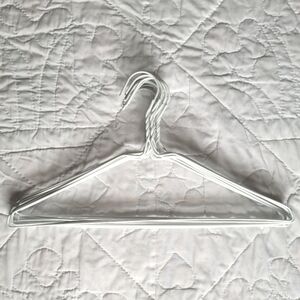 10/$20 ❄️ 10 Wire Hangers